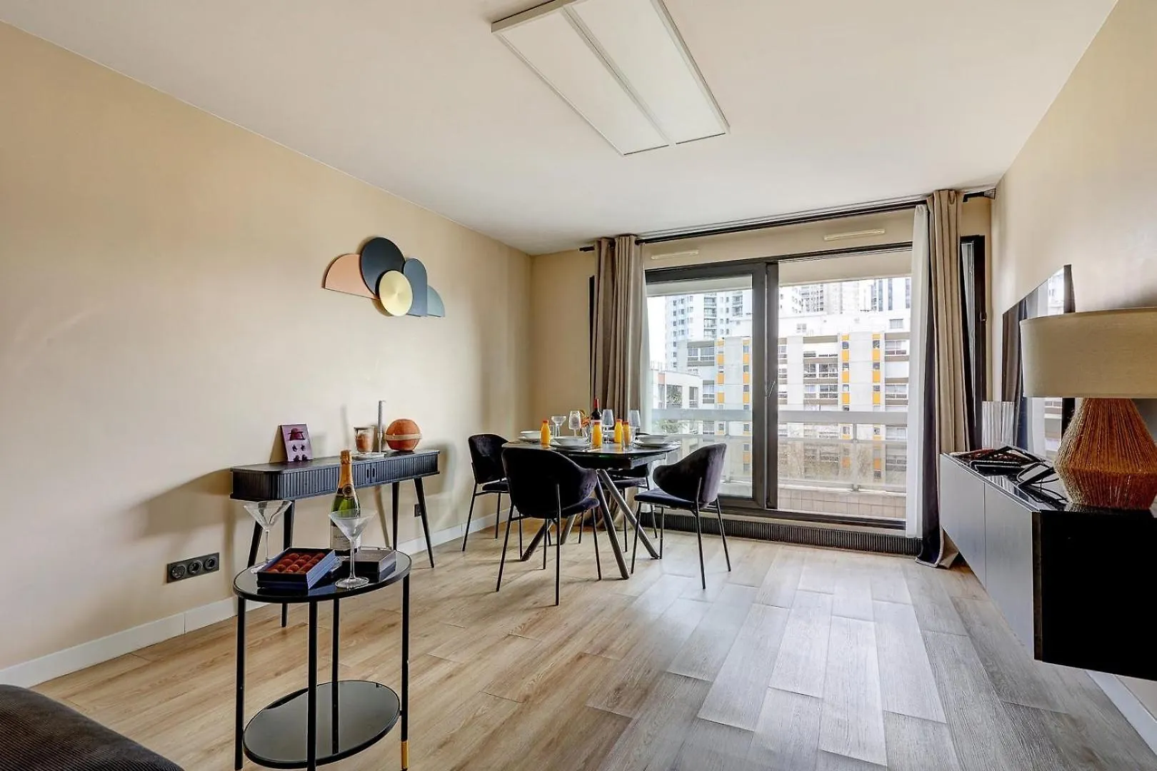 5020 Suite Curial - Chic Apartment Paris 19Th 0*,  France